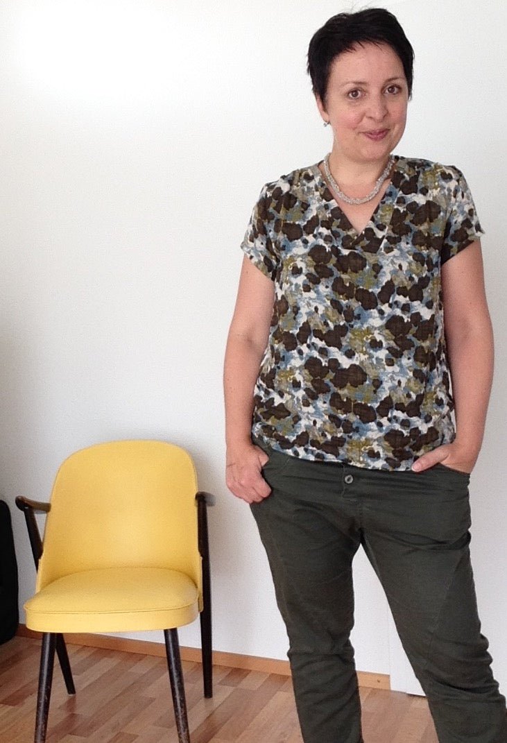 Happy Me- Blusenshirt mit V-Ausschnitt (Papierschnittmuster) - FinasIdeen