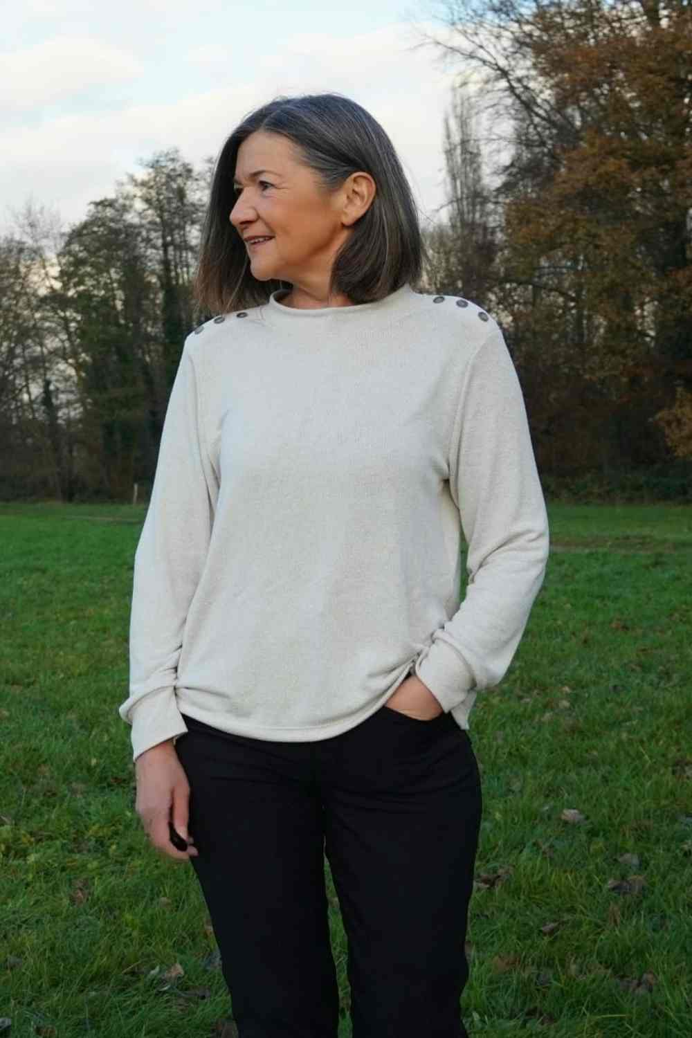 Schnittmuster-Pullover-mit-Knopfleiste-Elisa-FinasIdeen