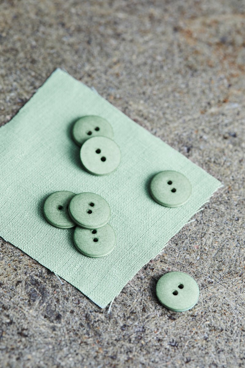 Knopf aus gepresster Baumwolle 18mm mint (Curb Cotton button sage green) - FinasIdeen