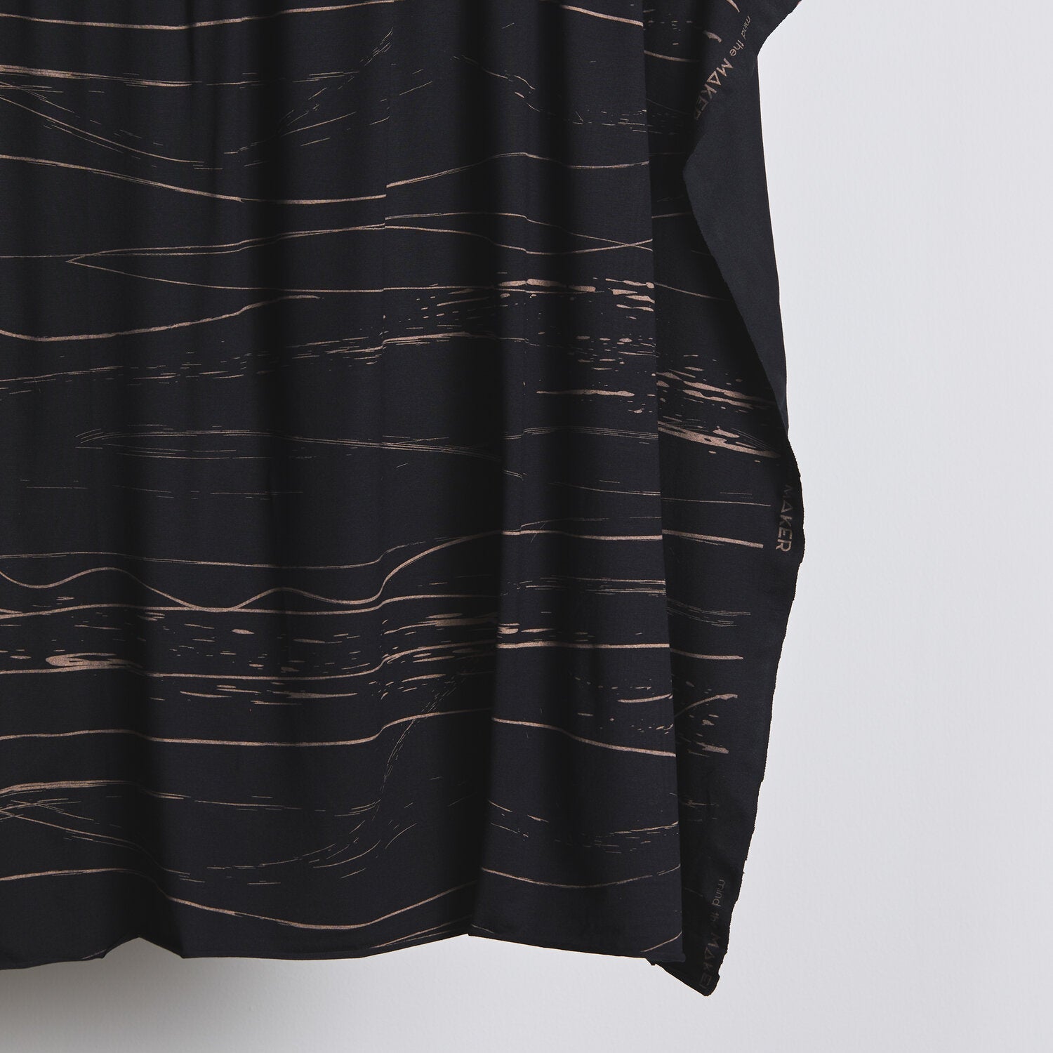 Stray Lines Jersey in schwarz - FinasIdeen